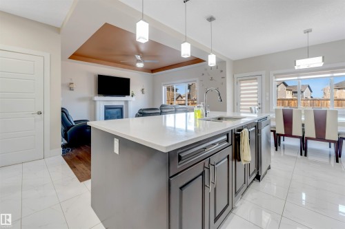 1943 Adamson Terrace, Edmonton, AB - Indoor Photo Showing Kitchen With Upgraded Kitchen