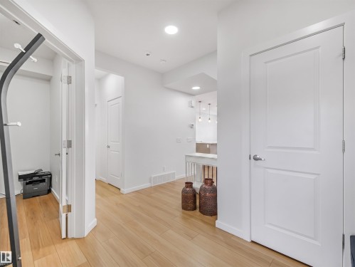 4324 Hawthorn Landing, Edmonton, AB - Indoor Photo Showing Other Room