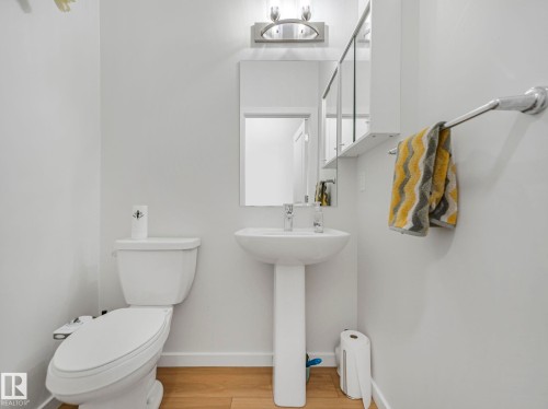 4324 Hawthorn Landing, Edmonton, AB - Indoor Photo Showing Bathroom