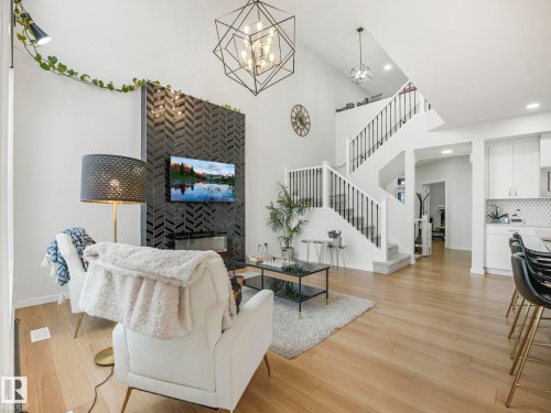 4324 Hawthorn Landing, Edmonton, AB - Indoor Photo Showing Living Room