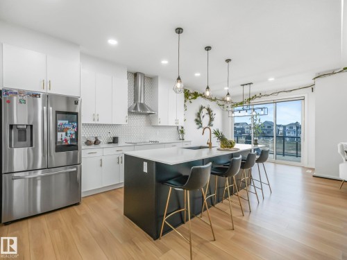 4324 Hawthorn Landing, Edmonton, AB - Indoor Photo Showing Kitchen With Upgraded Kitchen