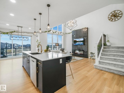 4324 Hawthorn Landing, Edmonton, AB - Indoor Photo Showing Kitchen With Upgraded Kitchen
