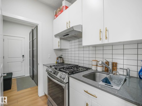 4324 Hawthorn Landing, Edmonton, AB - Indoor Photo Showing Kitchen With Double Sink