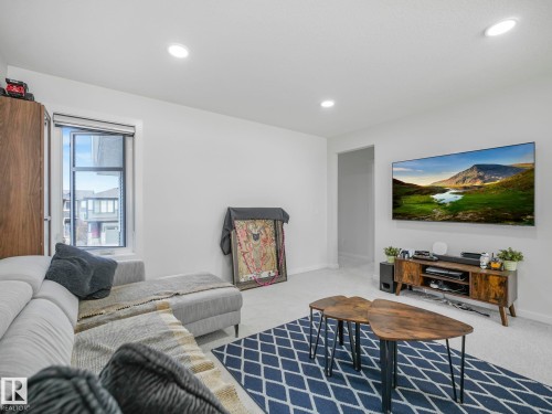 4324 Hawthorn Landing, Edmonton, AB - Indoor Photo Showing Living Room
