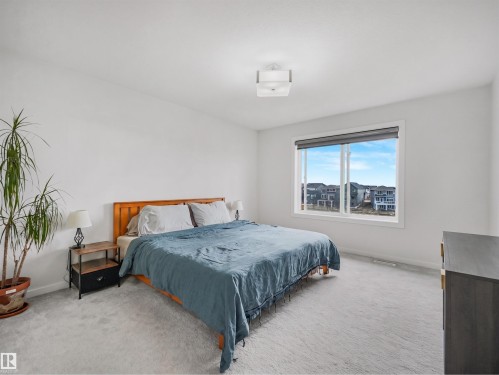 4324 Hawthorn Landing, Edmonton, AB - Indoor Photo Showing Bedroom