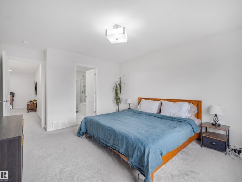 4324 Hawthorn Landing, Edmonton, AB - Indoor Photo Showing Bedroom