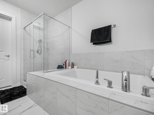 4324 Hawthorn Landing, Edmonton, AB - Indoor Photo Showing Bathroom
