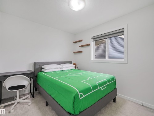 4324 Hawthorn Landing, Edmonton, AB - Indoor Photo Showing Bedroom