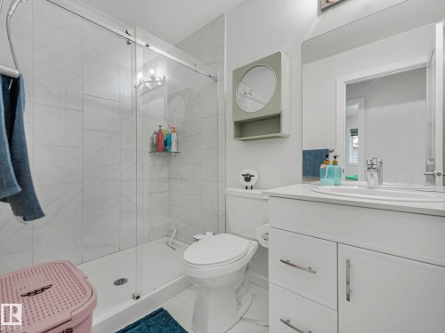 4324 Hawthorn Landing, Edmonton, AB - Indoor Photo Showing Bathroom