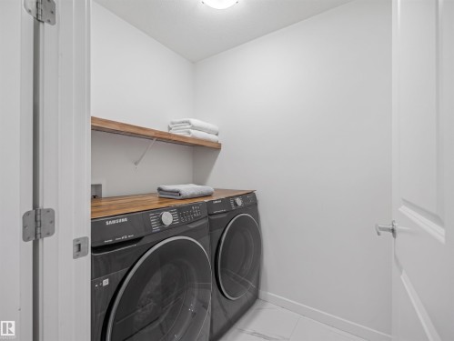 4324 Hawthorn Landing, Edmonton, AB - Indoor Photo Showing Laundry Room