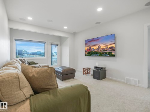 4324 Hawthorn Landing, Edmonton, AB - Indoor Photo Showing Living Room
