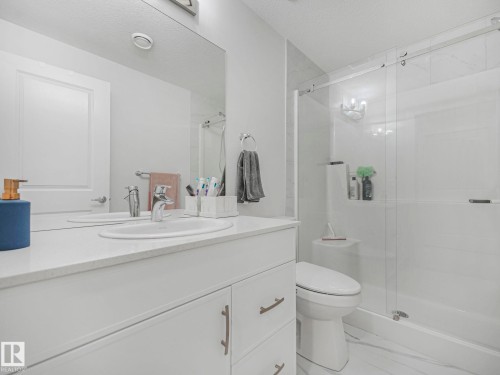 4324 Hawthorn Landing, Edmonton, AB - Indoor Photo Showing Bathroom