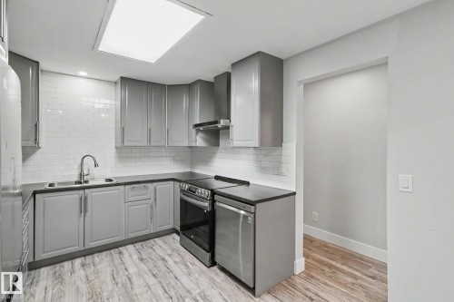 8711 30 Avenue, Edmonton, AB 