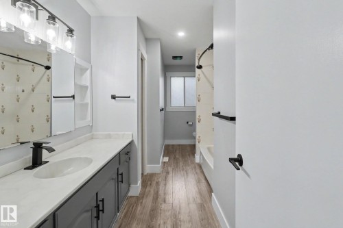 8711 30 Avenue, Edmonton, AB 