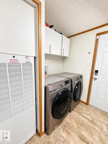 4703 51 Avenue, La Corey, AB - Indoor Photo Showing Laundry Room