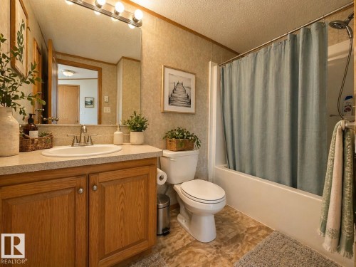 4703 51 Avenue, La Corey, AB - Indoor Photo Showing Bathroom