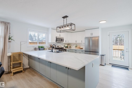 13 Lorraine Crescent, St. Albert, AB - Indoor Photo Showing Kitchen
