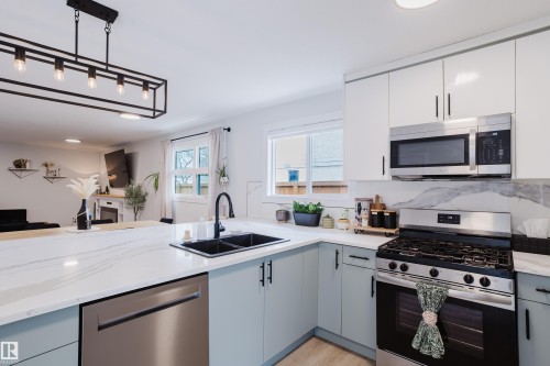13 Lorraine Crescent, St. Albert, AB - Indoor Photo Showing Kitchen With Double Sink With Upgraded Kitchen