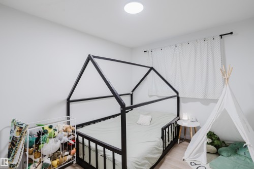 13 Lorraine Crescent, St. Albert, AB - Indoor Photo Showing Bedroom