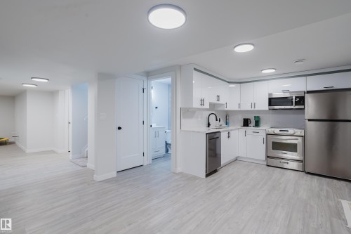 13 Lorraine Crescent, St. Albert, AB - Indoor Photo Showing Kitchen