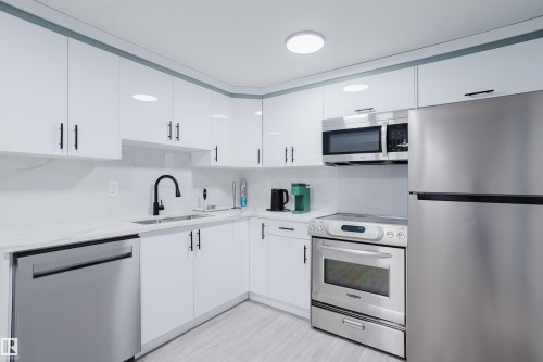 13 Lorraine Crescent, St. Albert, AB - Indoor Photo Showing Kitchen