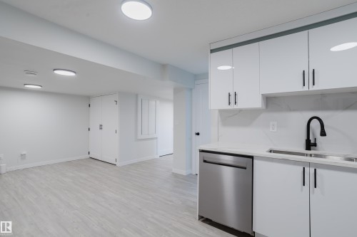 13 Lorraine Crescent, St. Albert, AB - Indoor Photo Showing Kitchen