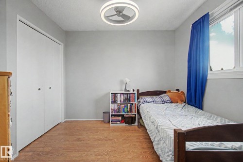 141 5 Aberdeen Way, Stony Plain, AB - Indoor Photo Showing Bedroom