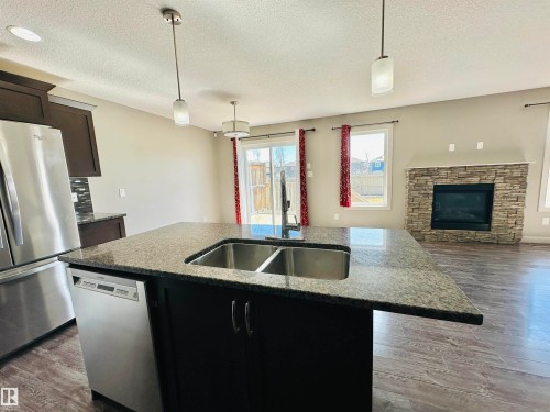 1655 Hammond Crescent, Edmonton, AB - Indoor Photo Showing Kitchen With Double Sink