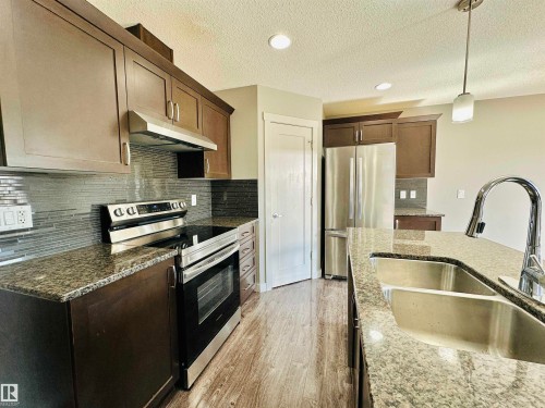 1655 Hammond Crescent, Edmonton, AB - Indoor Photo Showing Kitchen With Double Sink With Upgraded Kitchen