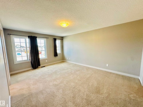 1655 Hammond Crescent, Edmonton, AB - Indoor Photo Showing Other Room
