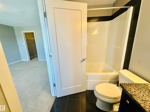 1655 Hammond Crescent, Edmonton, AB - Indoor Photo Showing Bathroom