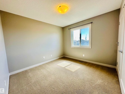 1655 Hammond Crescent, Edmonton, AB - Indoor Photo Showing Other Room