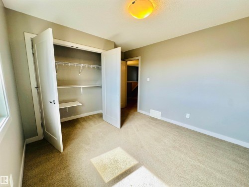 1655 Hammond Crescent, Edmonton, AB - Indoor Photo Showing Other Room