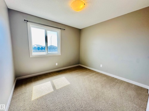 1655 Hammond Crescent, Edmonton, AB - Indoor Photo Showing Other Room