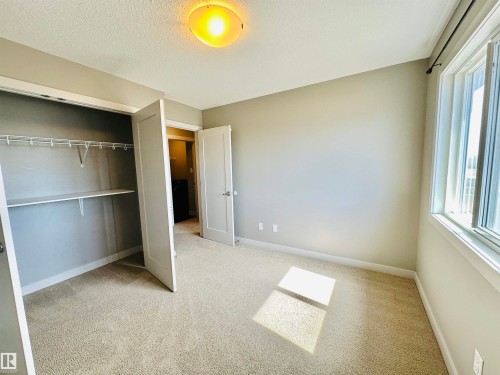 1655 Hammond Crescent, Edmonton, AB - Indoor Photo Showing Other Room