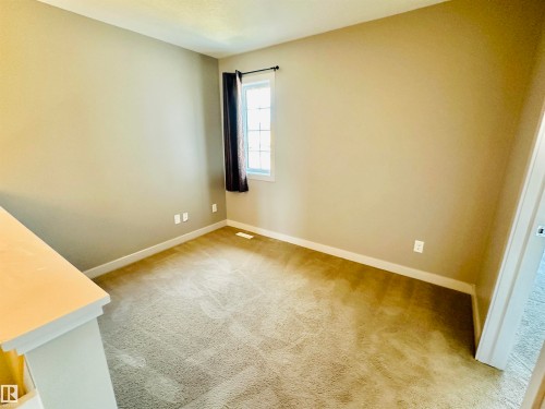 1655 Hammond Crescent, Edmonton, AB - Indoor Photo Showing Other Room