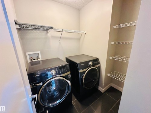 1655 Hammond Crescent, Edmonton, AB - Indoor Photo Showing Laundry Room