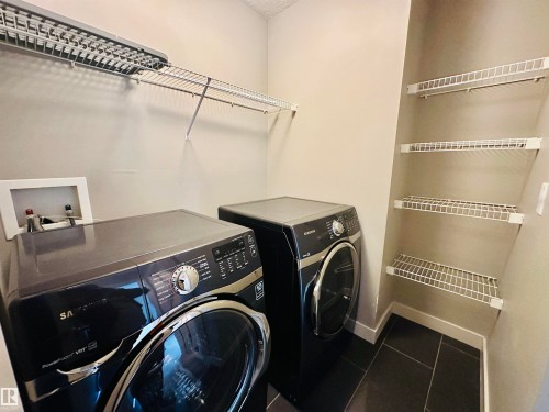 1655 Hammond Crescent, Edmonton, AB - Indoor Photo Showing Laundry Room