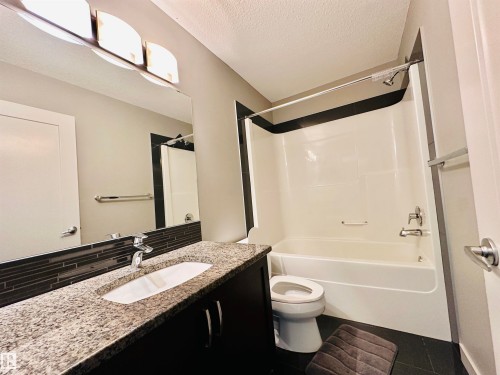 1655 Hammond Crescent, Edmonton, AB - Indoor Photo Showing Bathroom