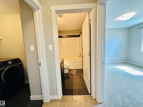 1655 Hammond Crescent, Edmonton, AB - Indoor Photo Showing Laundry Room