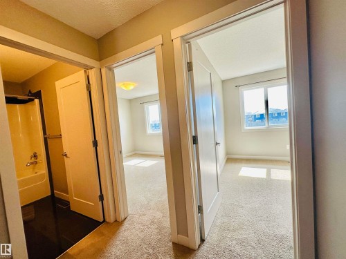 1655 Hammond Crescent, Edmonton, AB - Indoor Photo Showing Other Room