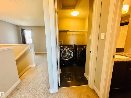 1655 Hammond Crescent, Edmonton, AB - Indoor Photo Showing Other Room