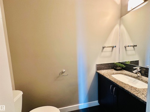 1655 Hammond Crescent, Edmonton, AB - Indoor Photo Showing Bathroom