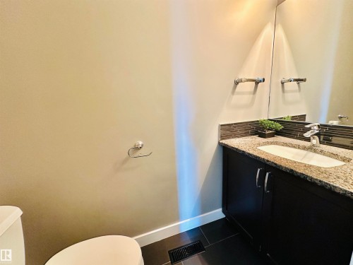 1655 Hammond Crescent, Edmonton, AB - Indoor Photo Showing Bathroom