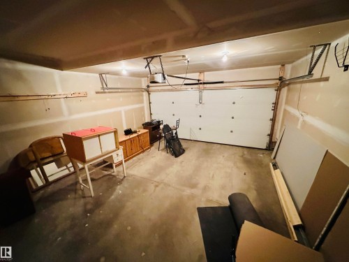 1655 Hammond Crescent, Edmonton, AB - Indoor Photo Showing Garage