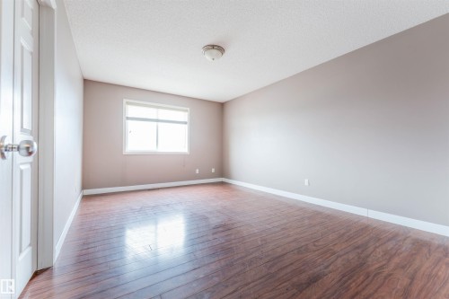 72 2021 Grantham Court, Edmonton, AB - Indoor Photo Showing Other Room