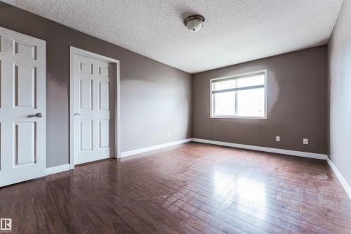 72 2021 Grantham Court, Edmonton, AB - Indoor Photo Showing Other Room