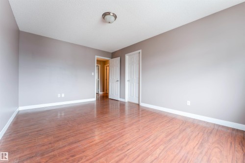 72 2021 Grantham Court, Edmonton, AB - Indoor Photo Showing Other Room