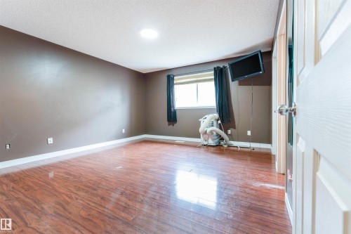 72 2021 Grantham Court, Edmonton, AB - Indoor Photo Showing Other Room