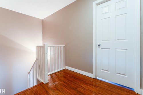 72 2021 Grantham Court, Edmonton, AB - Indoor Photo Showing Other Room